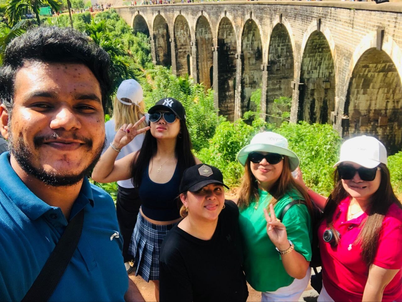 Group of travellers at the iconic Nine Arch Bridge in Ella